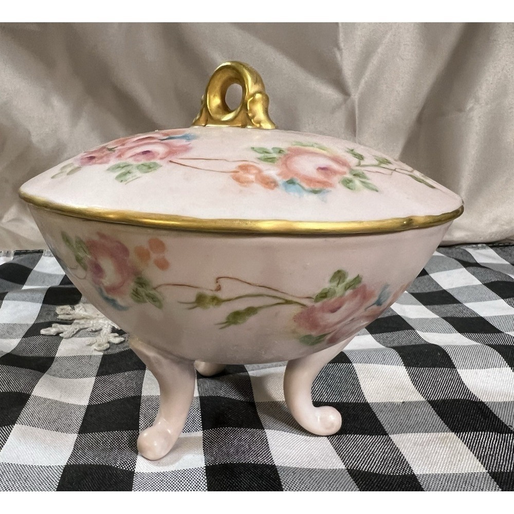 GORGEOUS VTG HAND PAINTED 3FOOTED TRINKET BOX‎ LIDDED (2194)